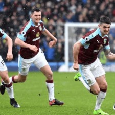 lovegame sports-热刺客场逼平伯恩利，保持联赛不败()